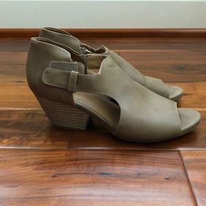 Natural Soul Open Toe Pumps